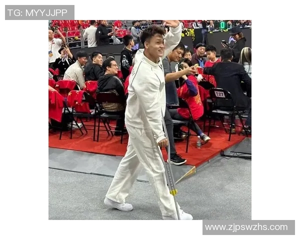 篮球明星亲临现场赠送球迷限量版球衣引发热烈反响 篮球明星亲临现场赠送球迷限量版球衣引发热烈反响
